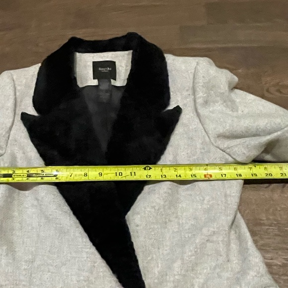 Smythe Grey Wool Coat with Faux Fur Collar Size 12 - Picture 5 of 9